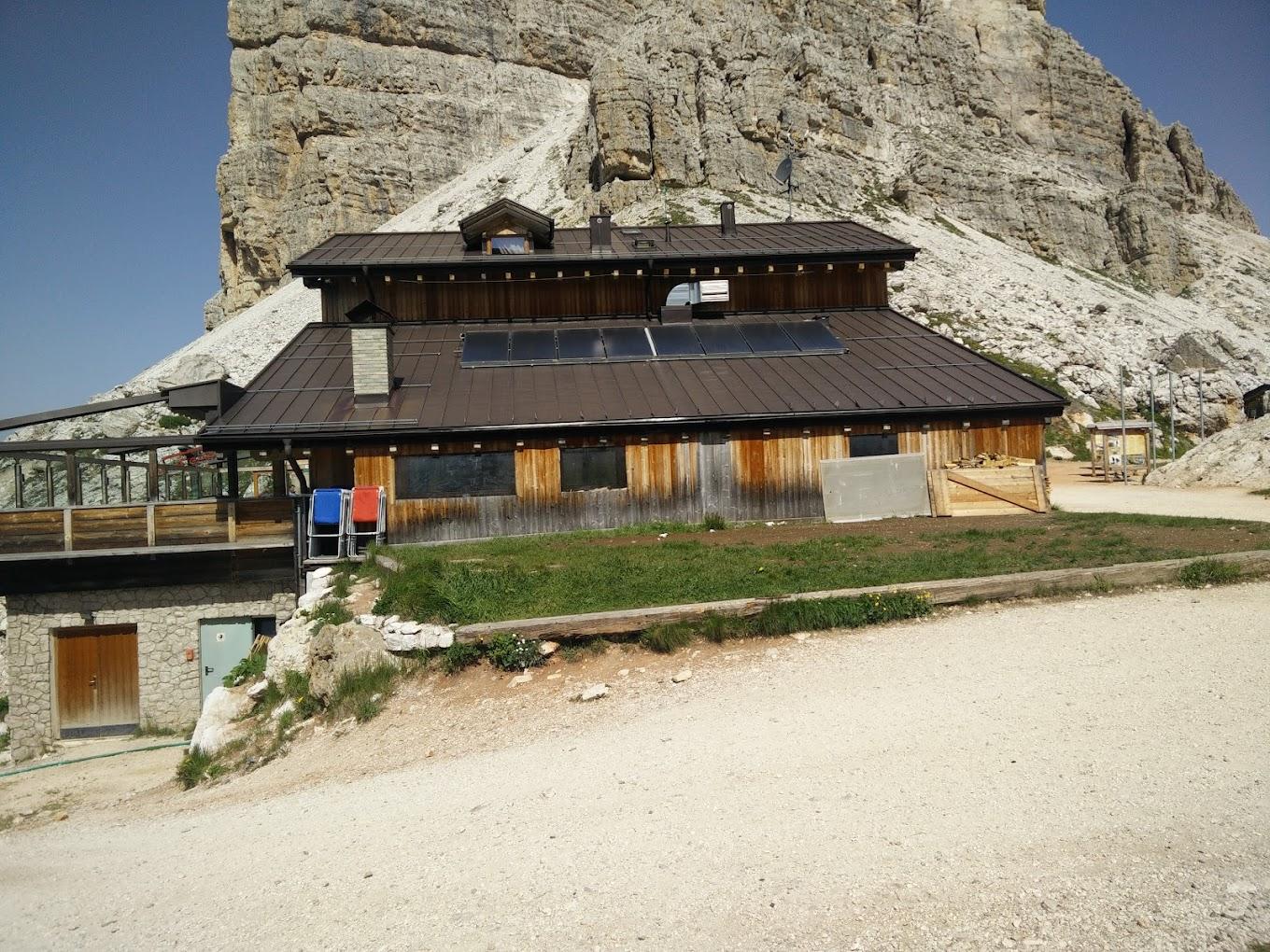 Rifugio Averau image 1