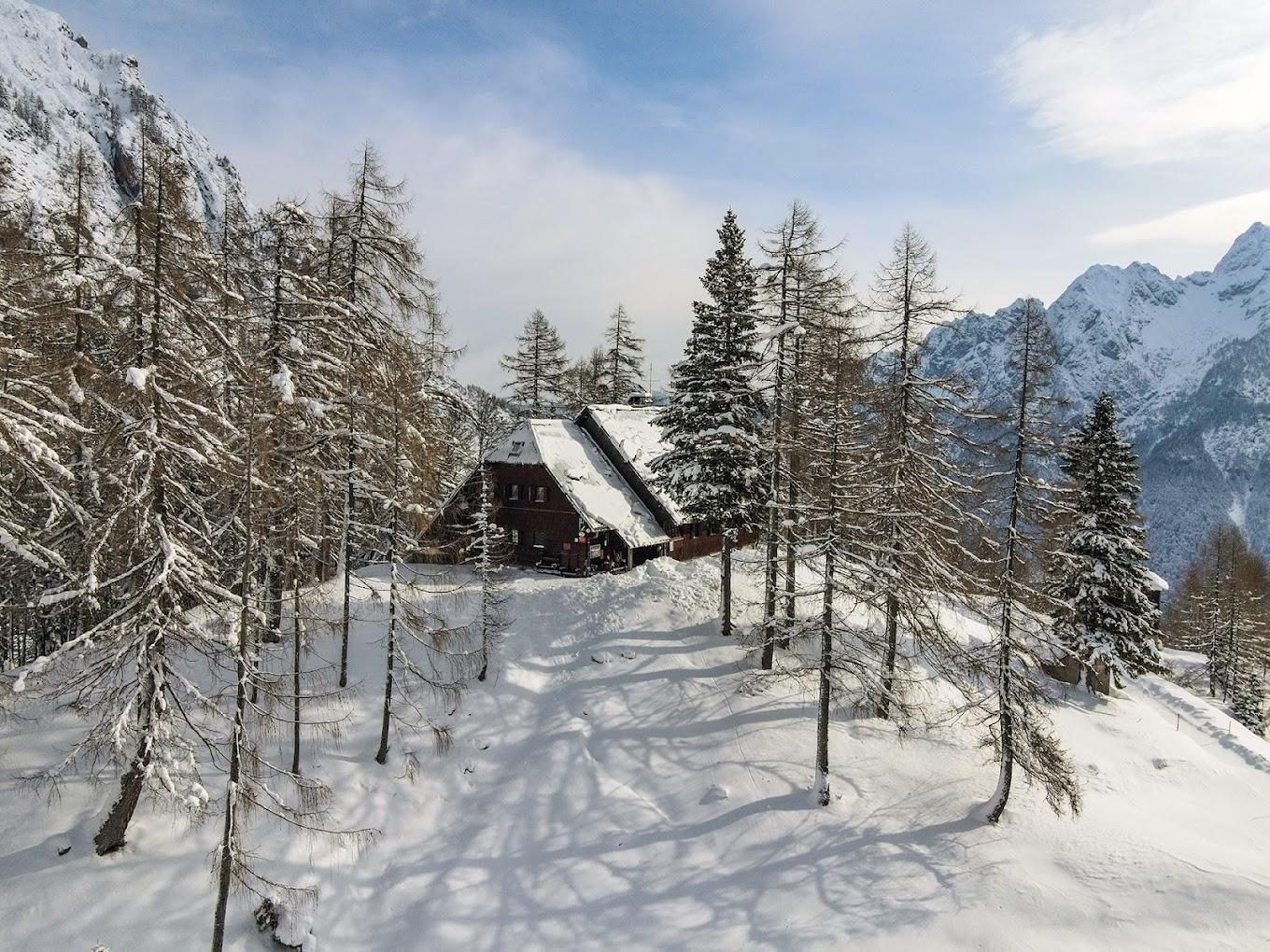 Erjavčeva koča image 1