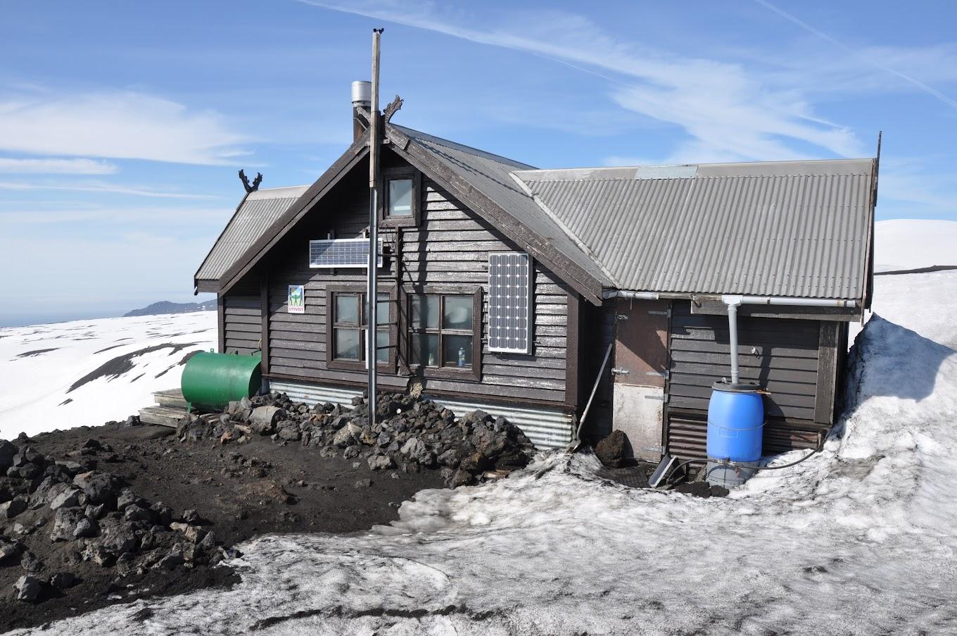 Fimmvörðuháls hut image 1