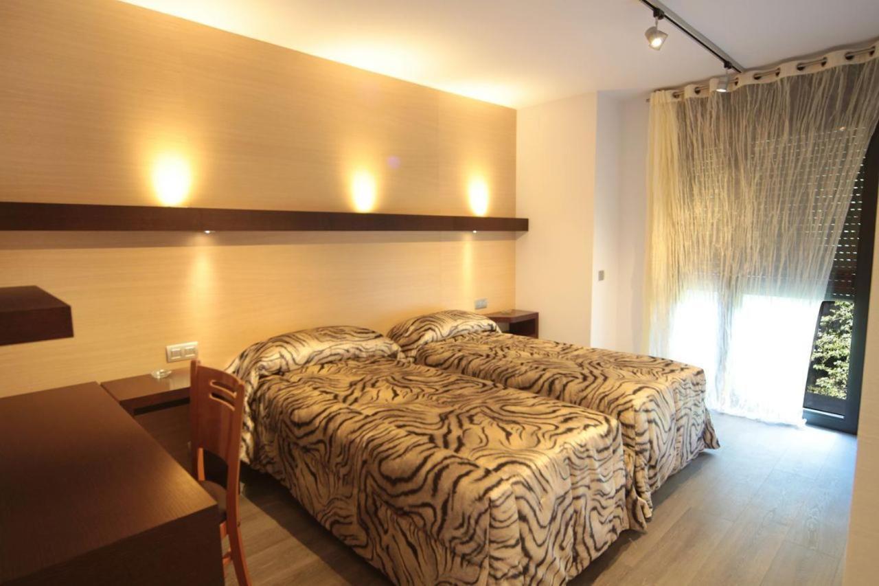 Hotel 9 Sant Antoni image 1