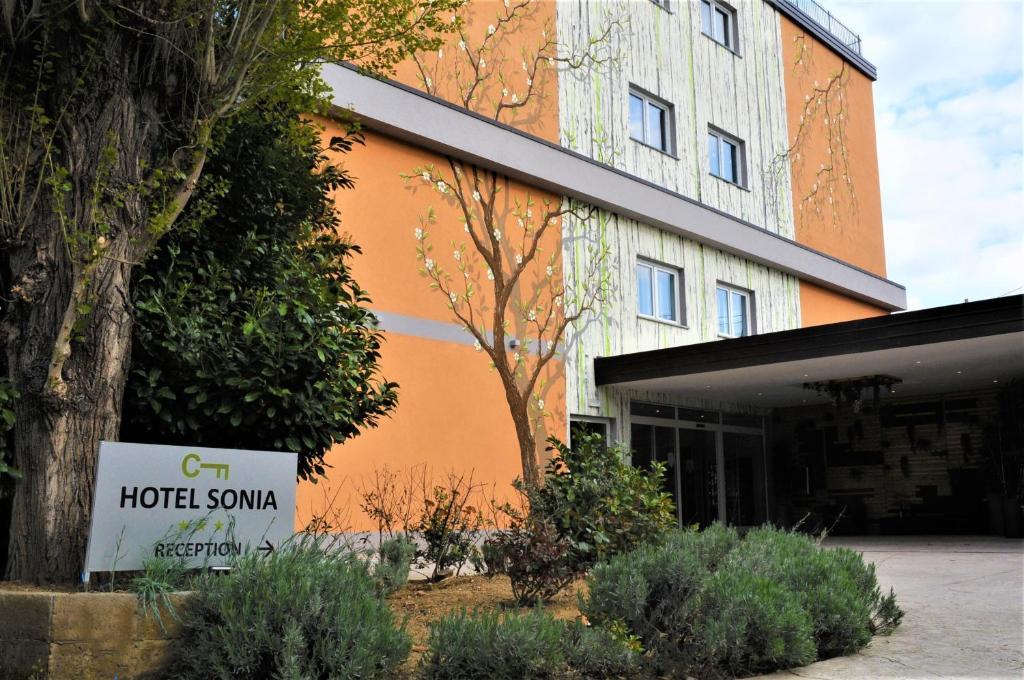 Hotel Sonia image 1