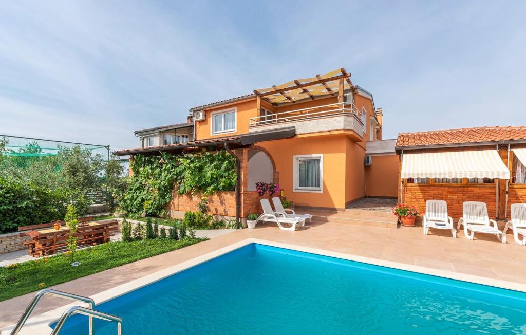 Apartment Complex Villa Visnjan with Pool image 2