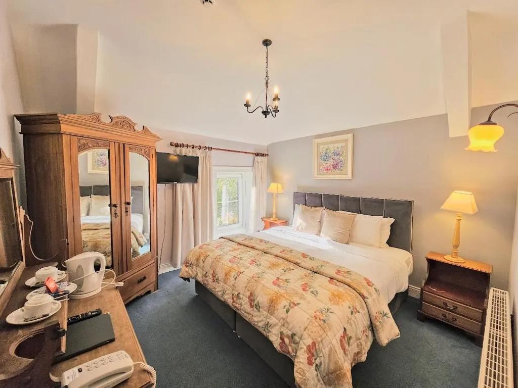 The Glenbeigh Hotel image 1