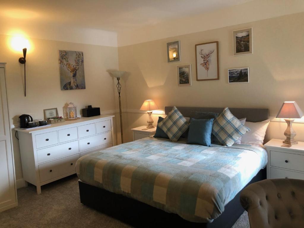 Glenmoriston Arms Hotel image 1