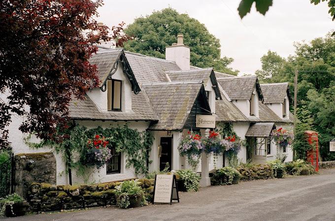 Ardeonaig Hotel image 1