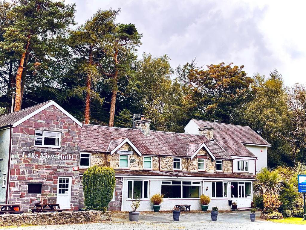 The Lake View Hotel image 1