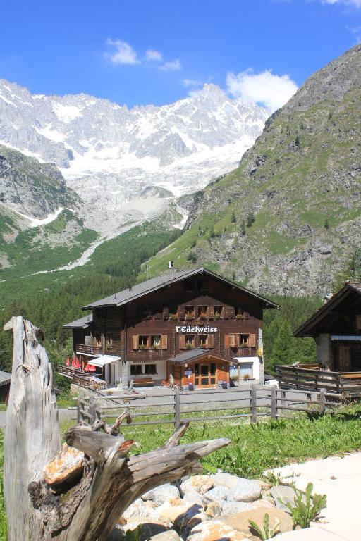 Hotel Edelweiss image 1
