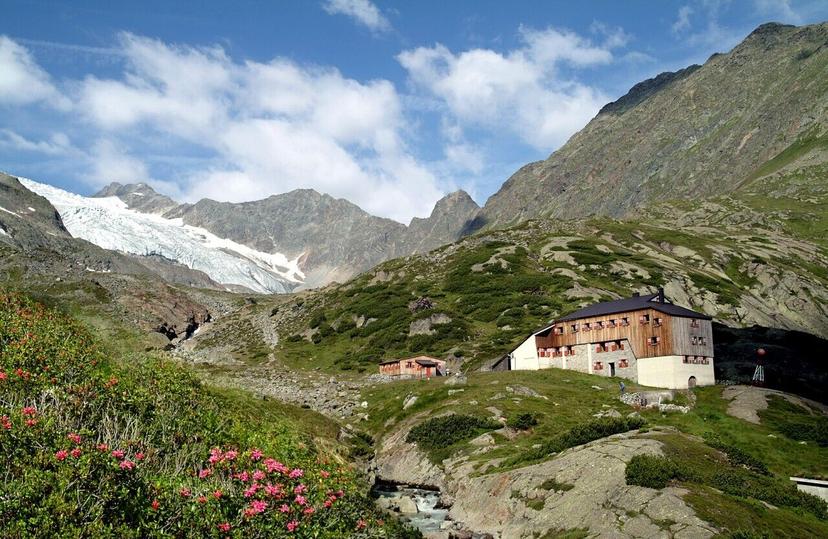 Sulzenauhütte image 1