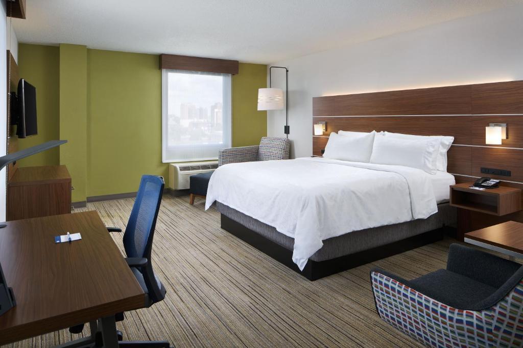 Holiday Inn Express image 1
