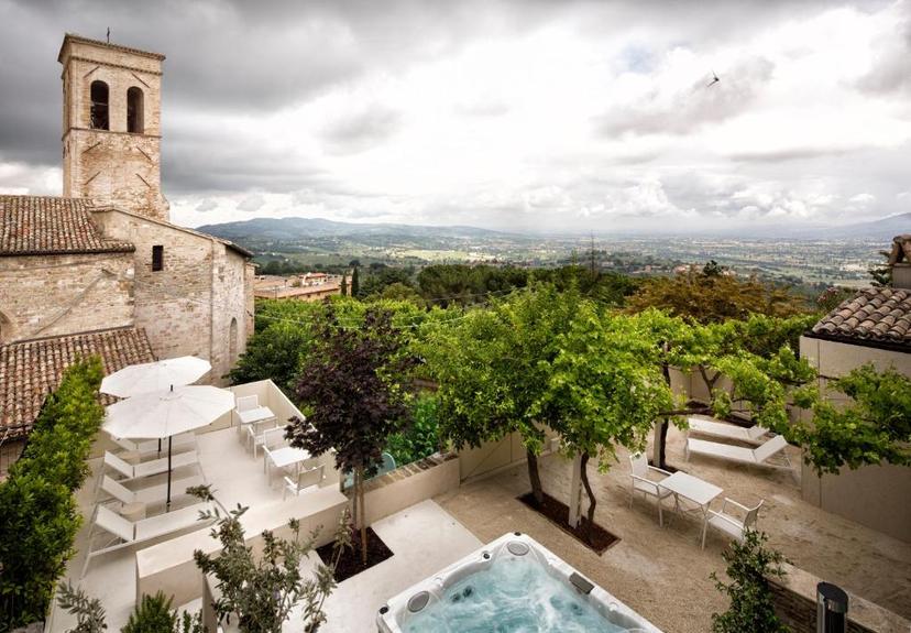 Hotel Degli Affreschi image 1