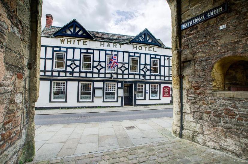 White Hart Inn image 1
