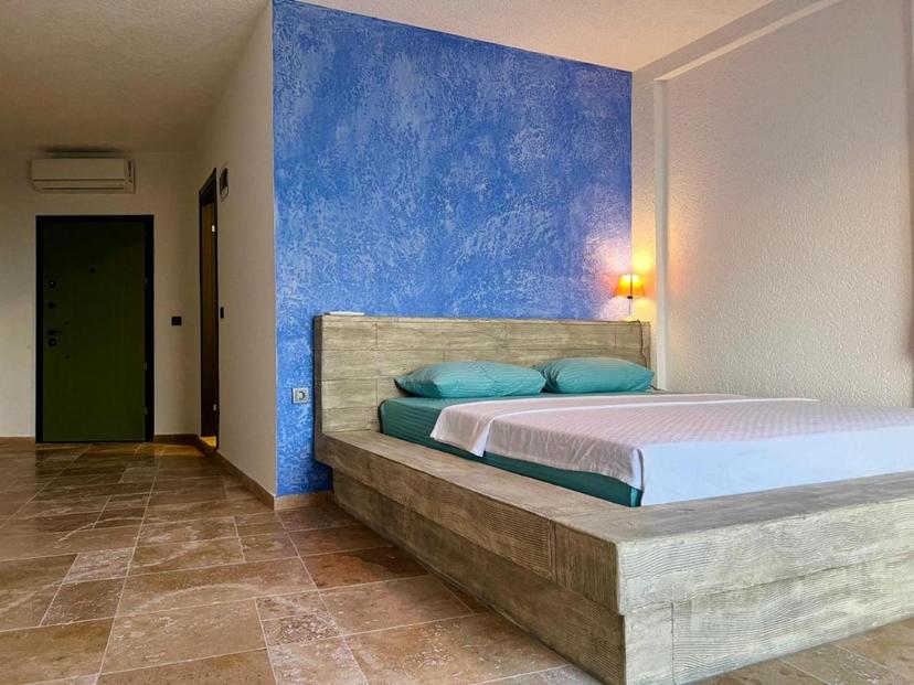 Elm Hotel image 1