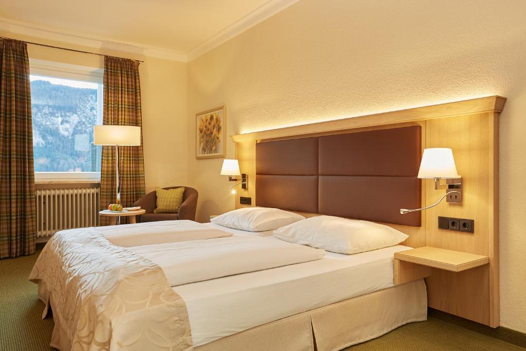 Eibsee Hotel image 1
