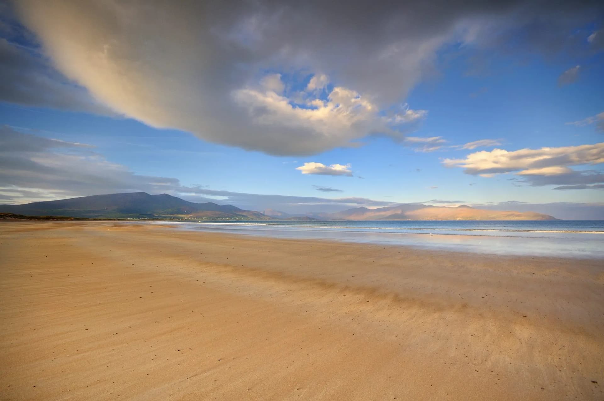 Golden beach at the Brandon Bay, Dingle Peninsula, Ireland