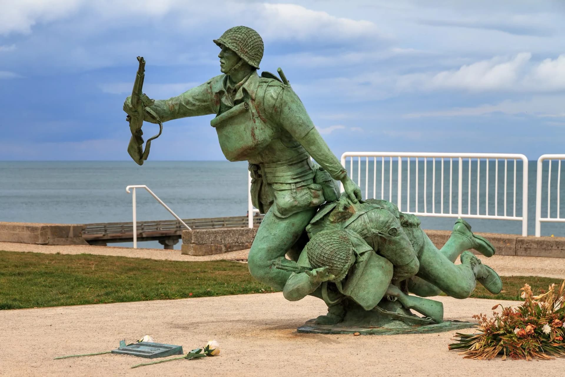 Omaha beach normandy monument