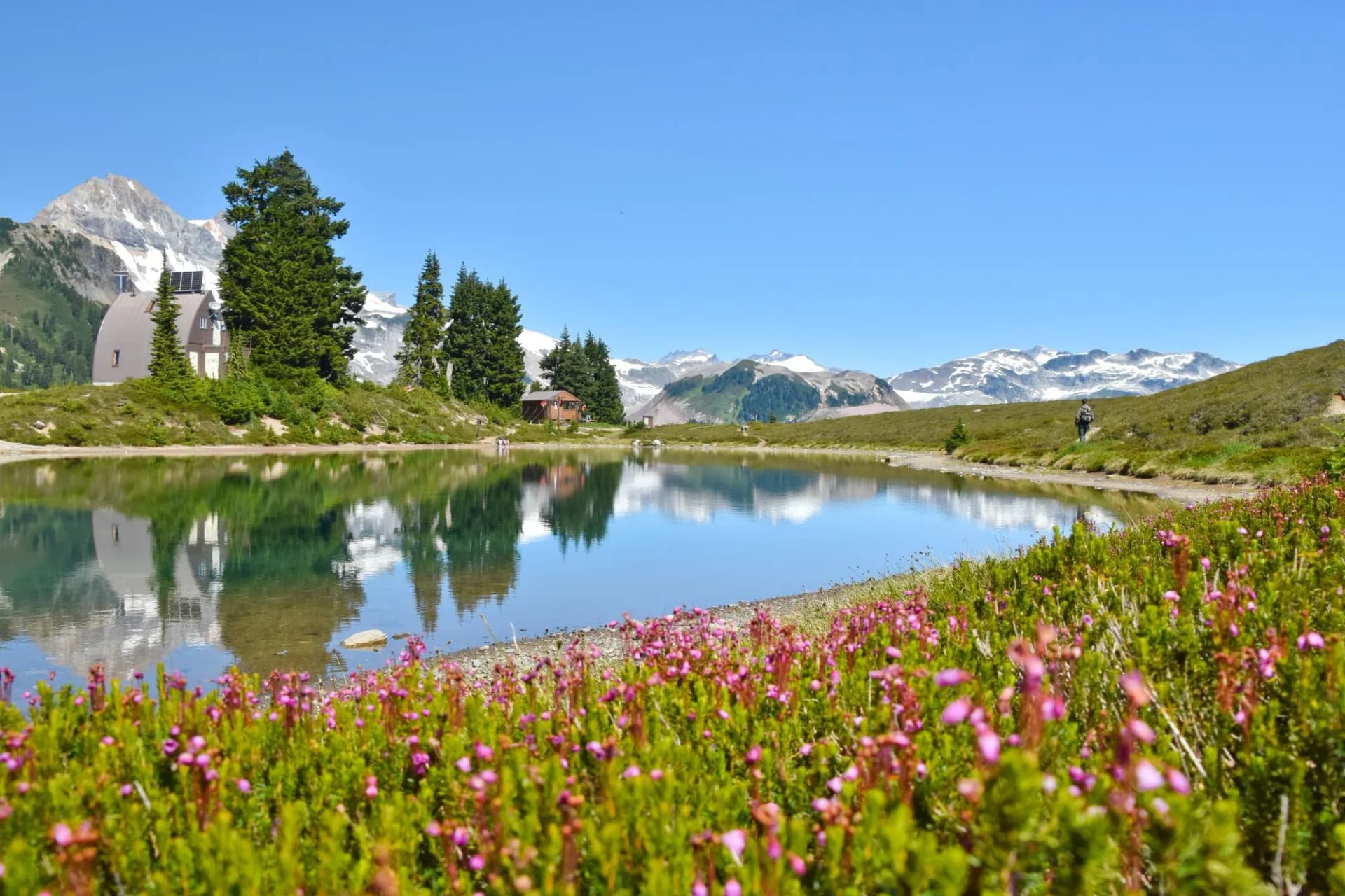 Idyllic landscape of Elfin lakes in summer