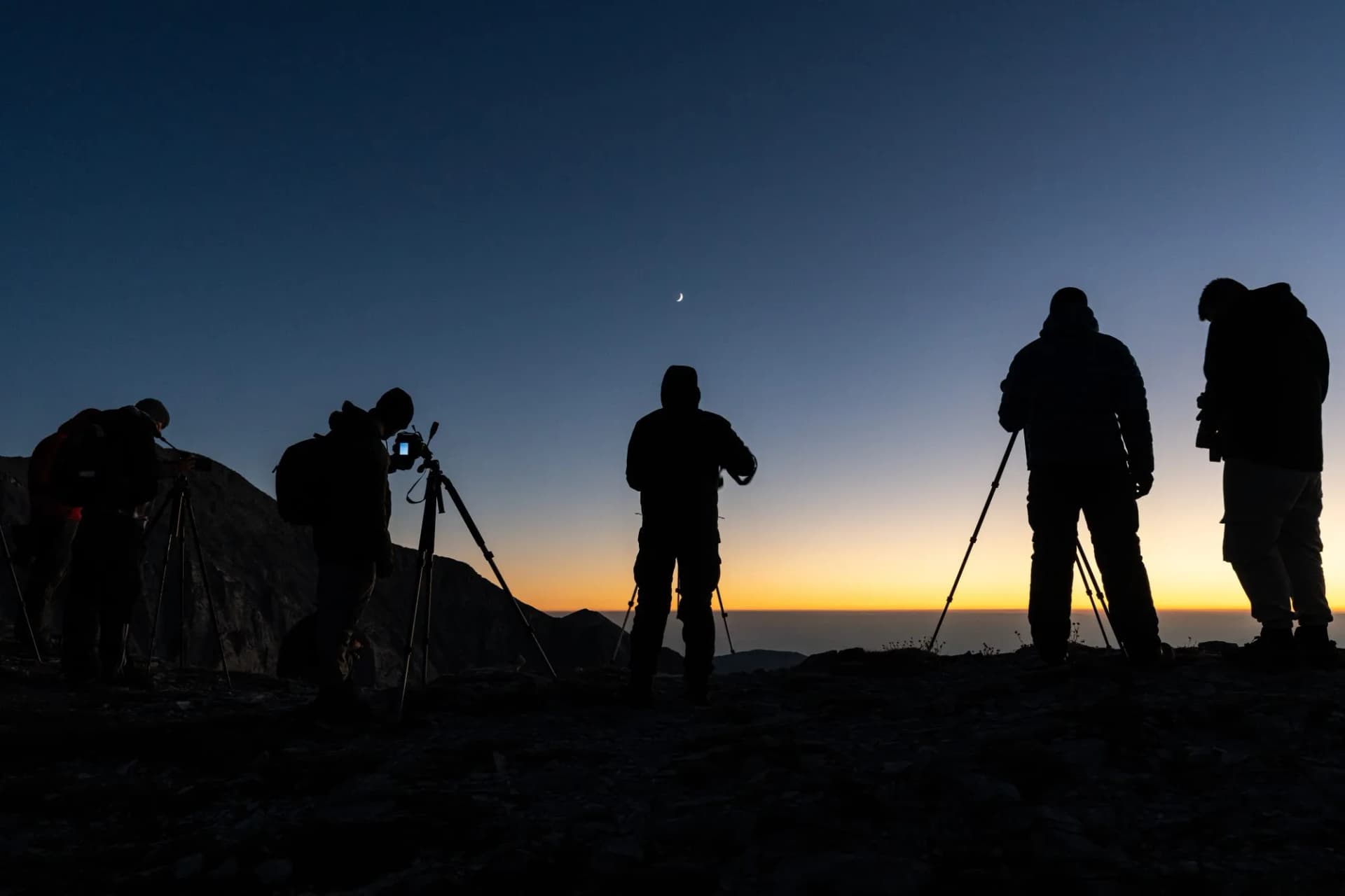 Chasing sunrise at Muses Plateau