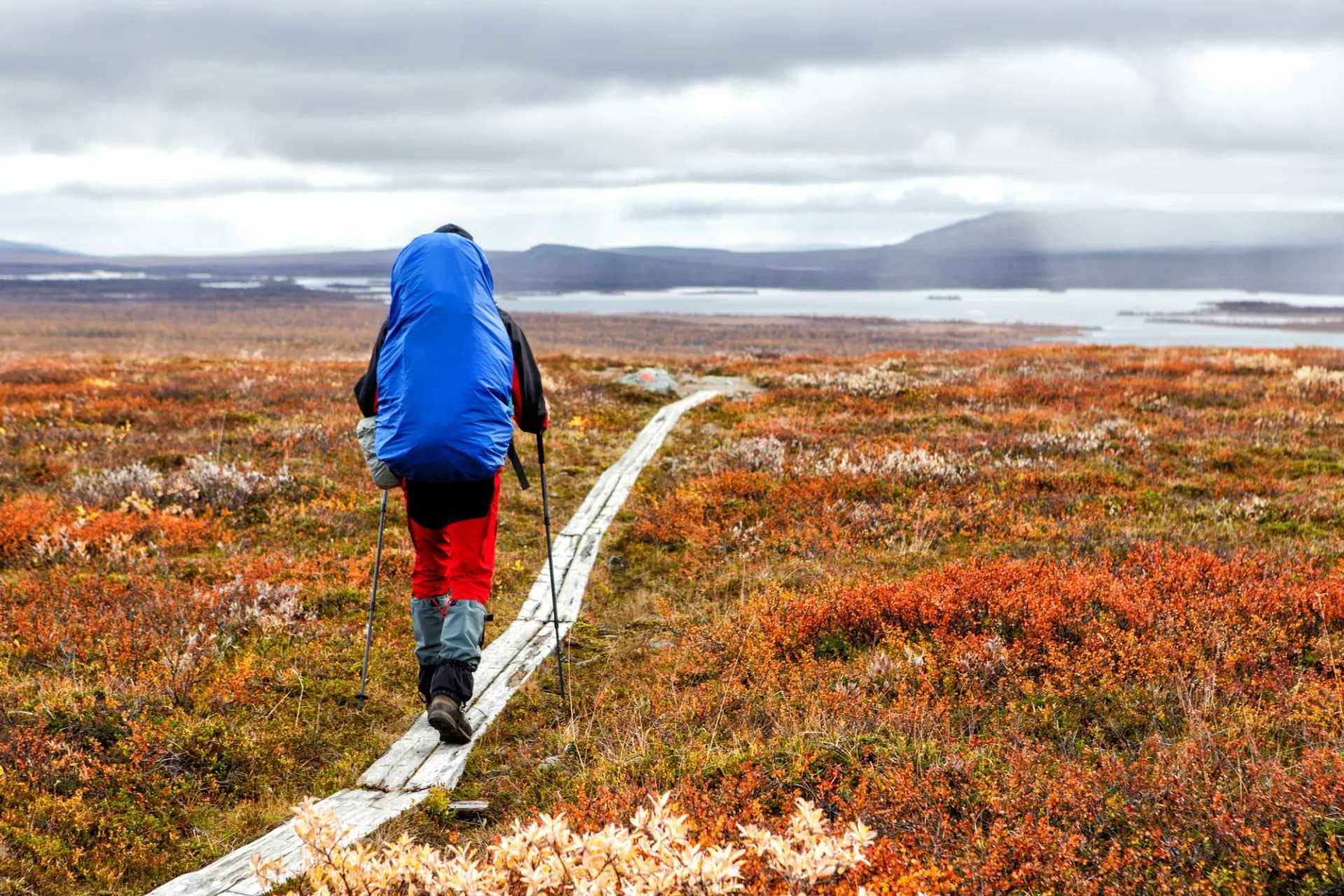 Wanderer im Herbst auf dem Kungsleden