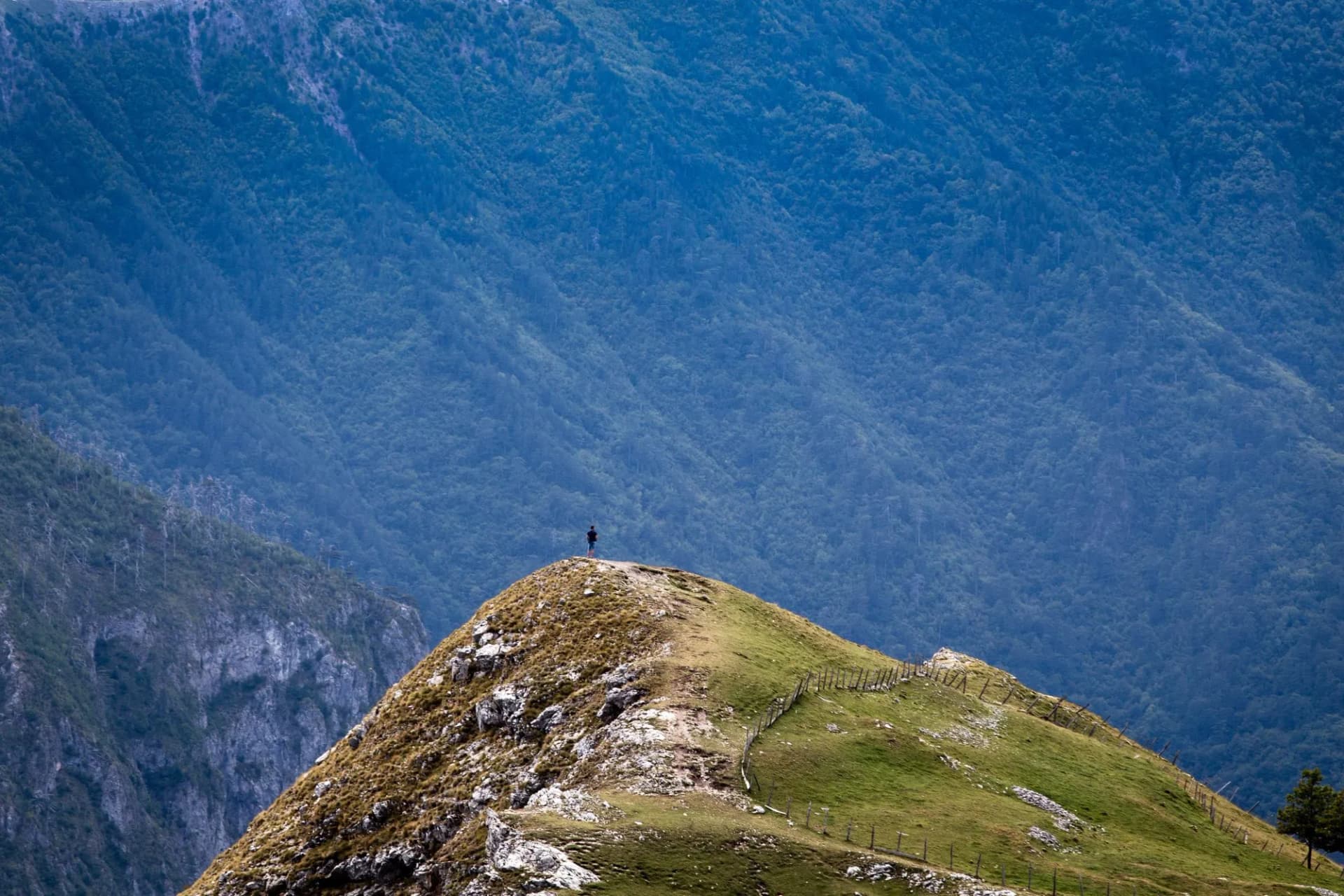 Man on the edge cliff lukomir bosnia