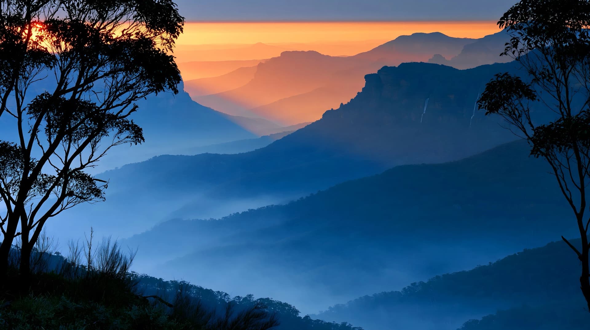 Sunrise over the Blue Mountains