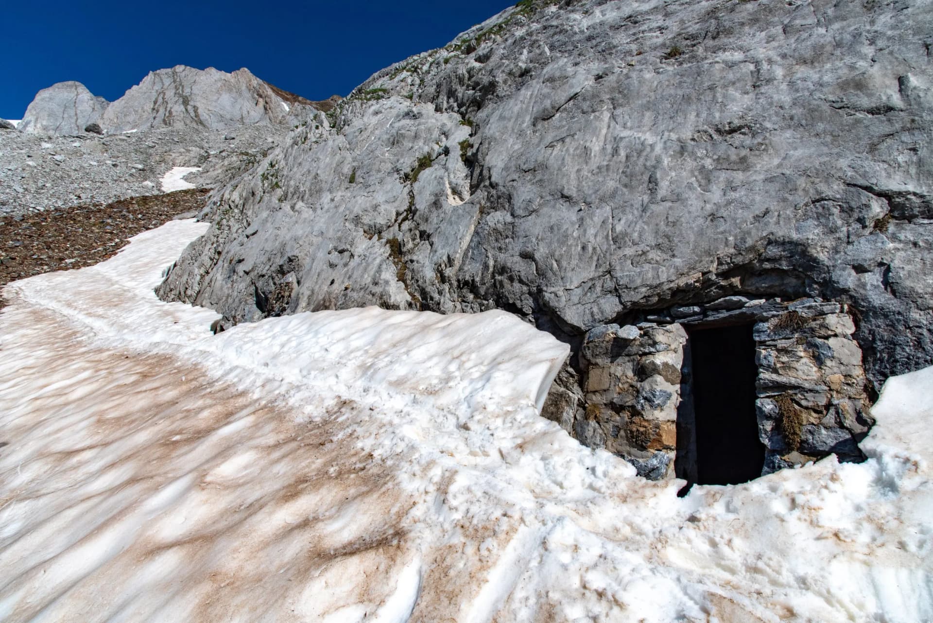 Grotte Bellevue (Russell) au Vignemale dans les Pyrénées