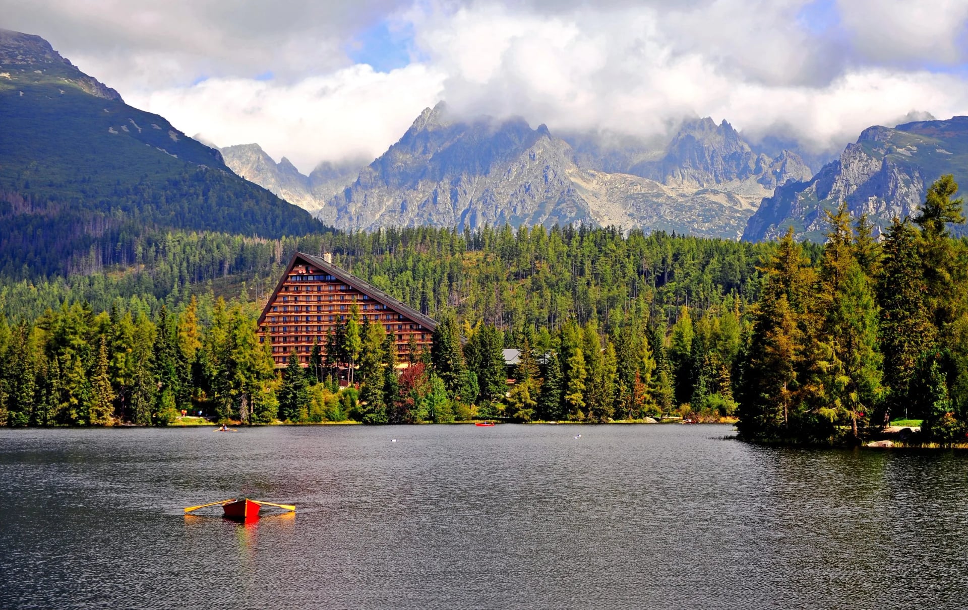 Scenic view of Strbske pleso lake, alpine landscape, Slovakia