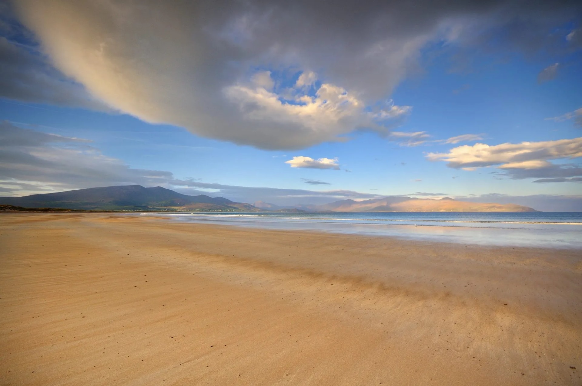 Golden beach at the Brandon Bay, Dingle Peninsula, Ireland