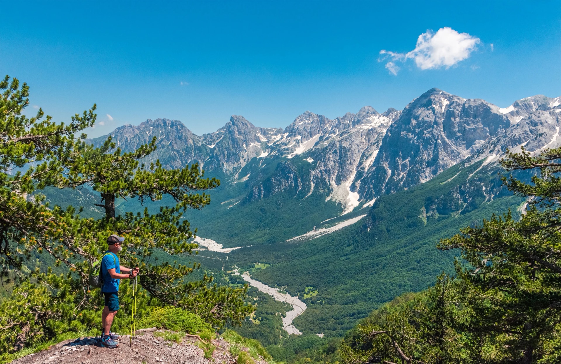 Contemplando el valle de Valbona desde las alturas