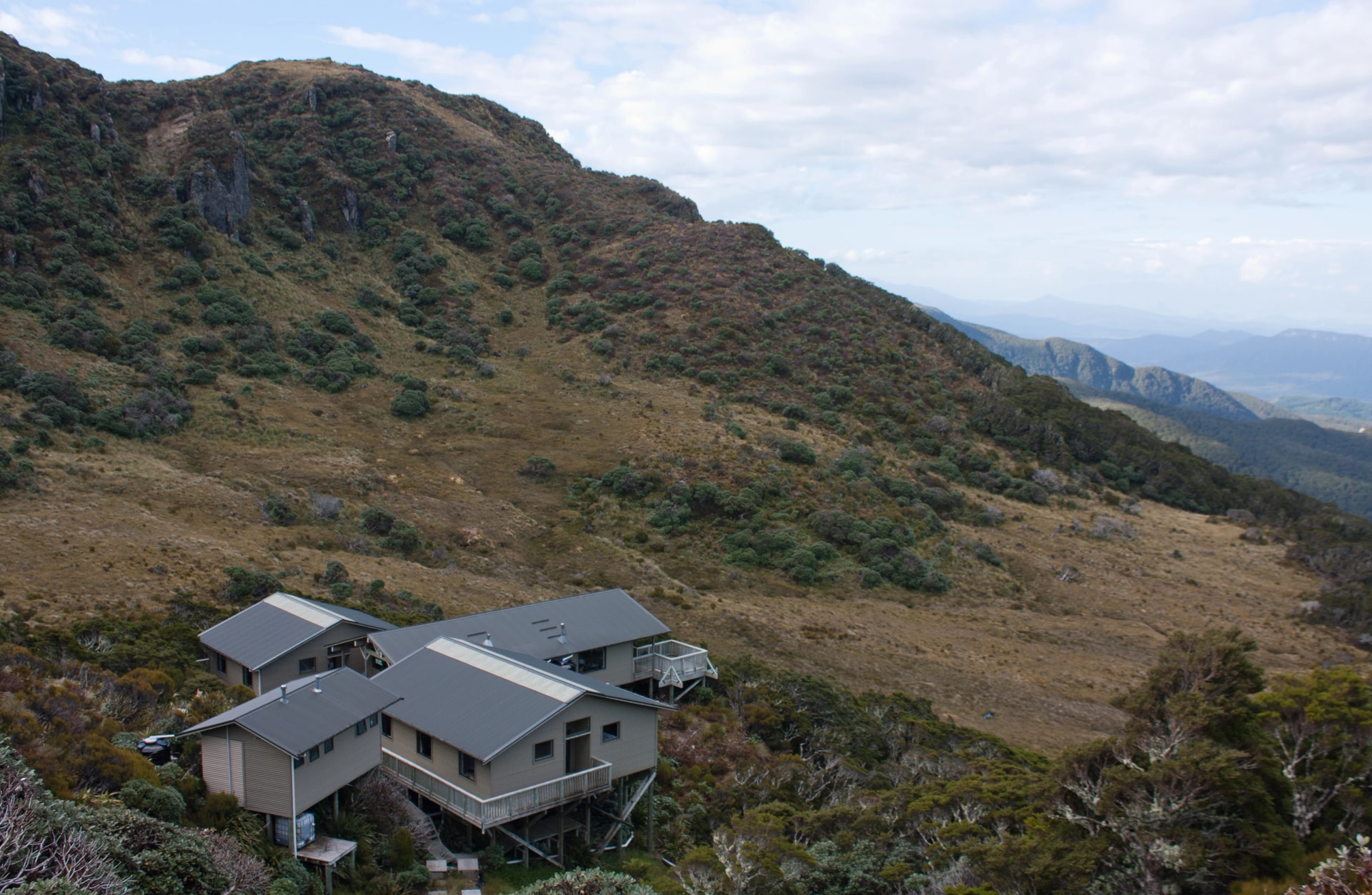 Ōkaka Lodge on the Hump Ridge