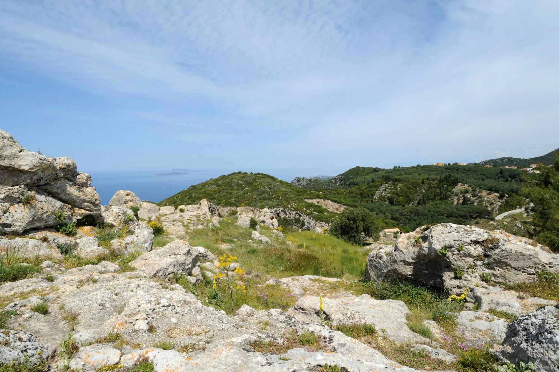 Les ruines du château d'Angelokastro près de Paleokastritsa à Corfou