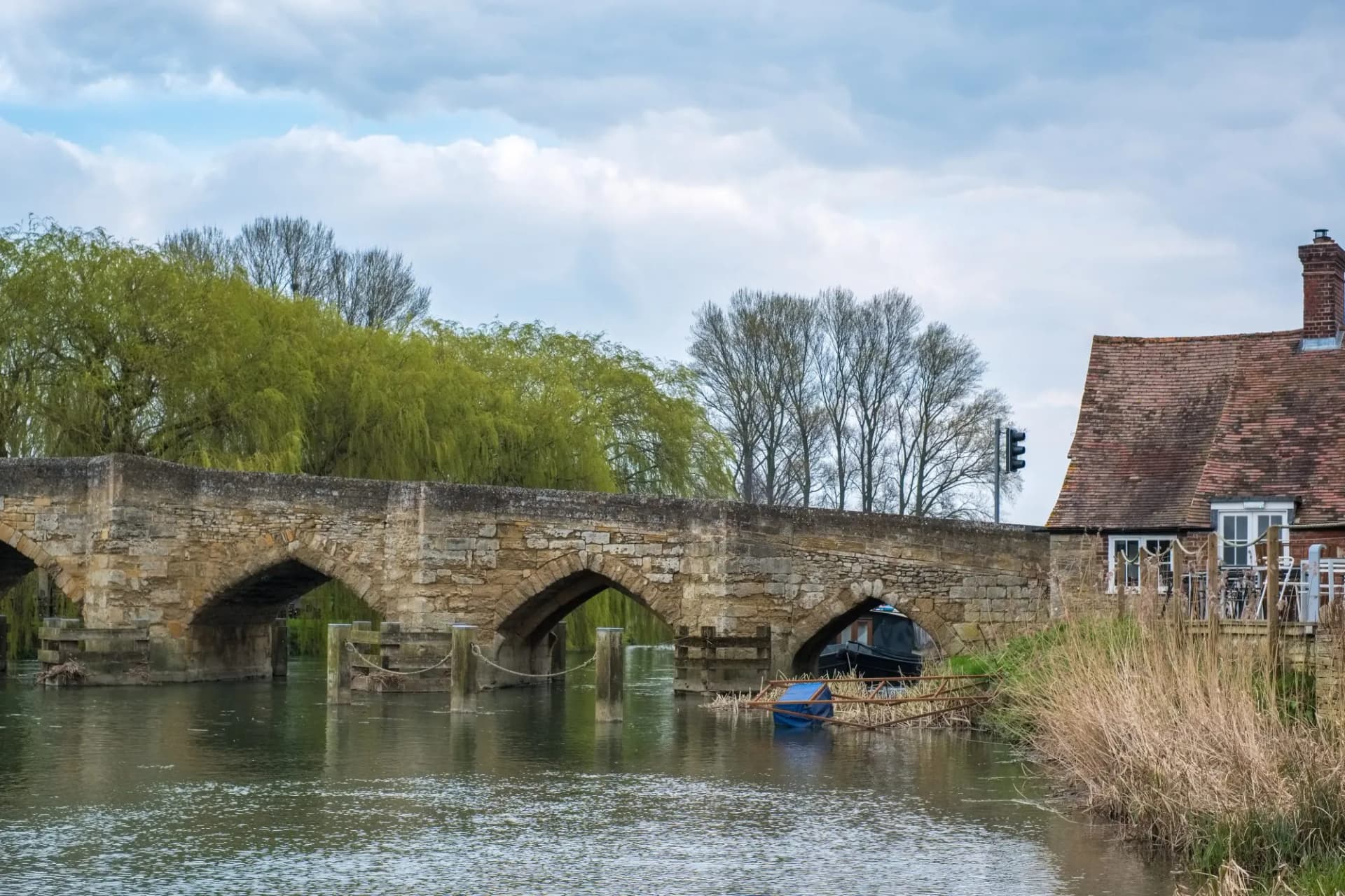 View of the New Bridge over the River Thames between Abingdon and Witney