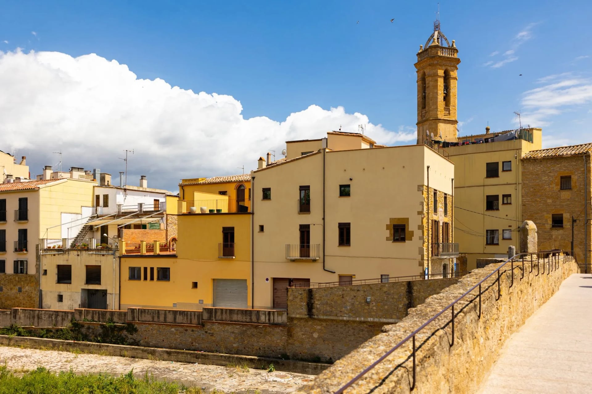 Stone and ochre houses below the bell tower of la Bisbal d'Empordà