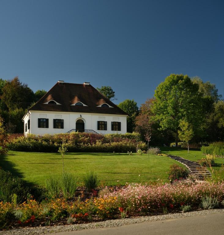 Bethlen Estates image 2