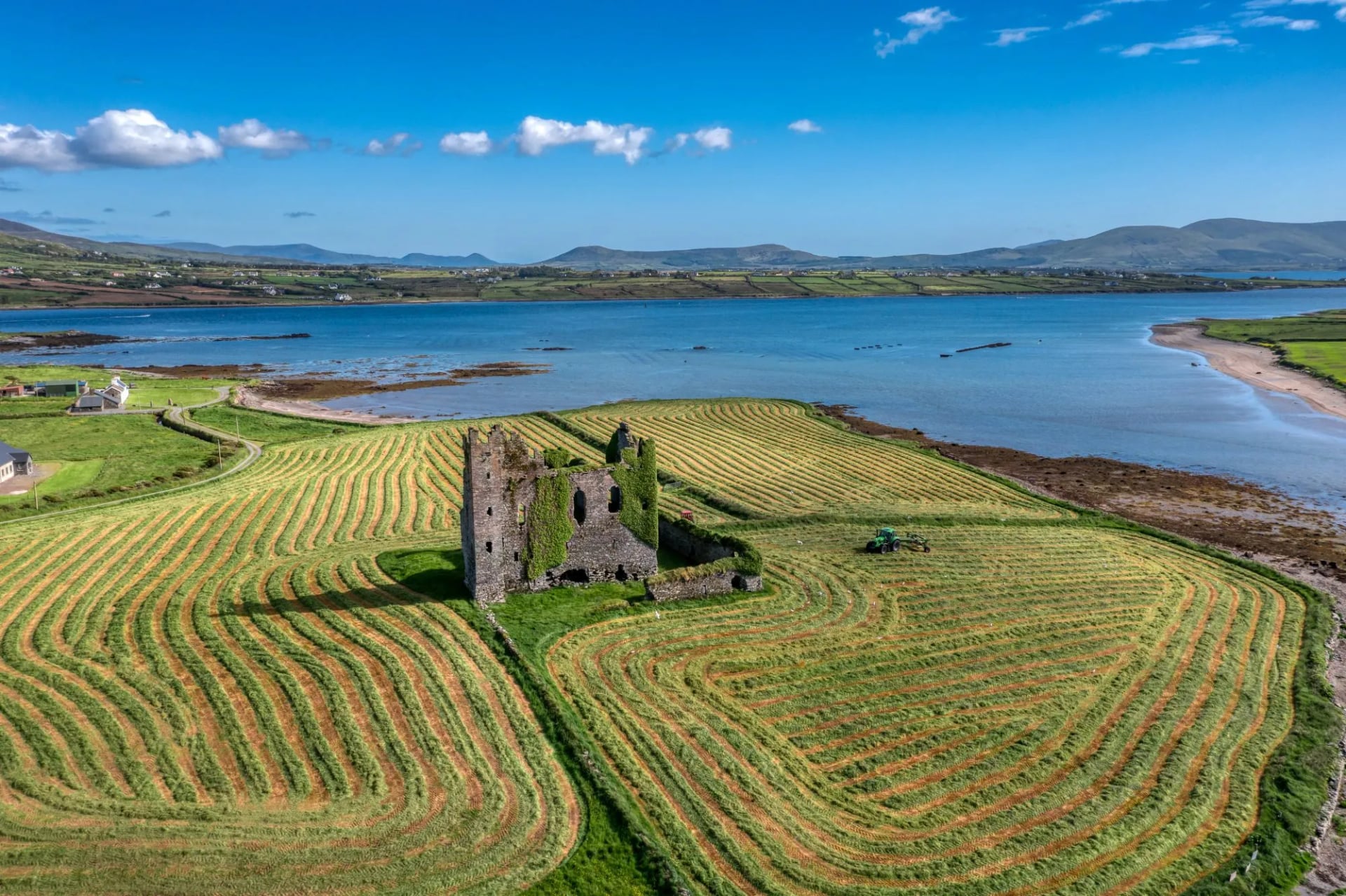 Ballycarbery Castle nabij Cahersiveen in County Kerry