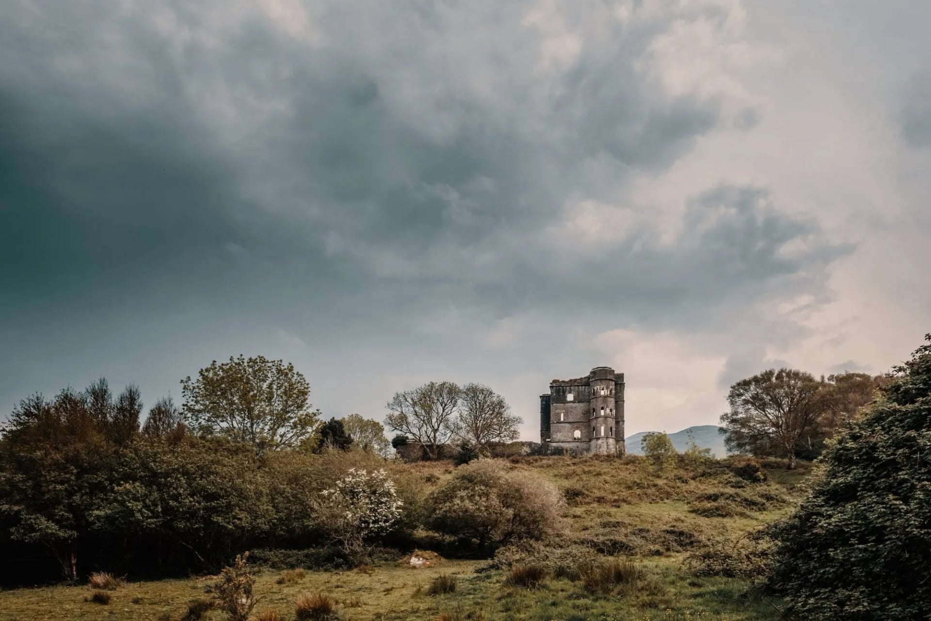 De ruïnes van Glenbeigh Tower Castle in County Kerry