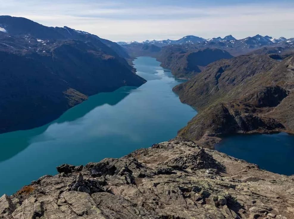 Besseggen Ridge overlooking the turquoise waters of Lake Gjende and Bessvatnet in Jotunheimen National Park, Norway.