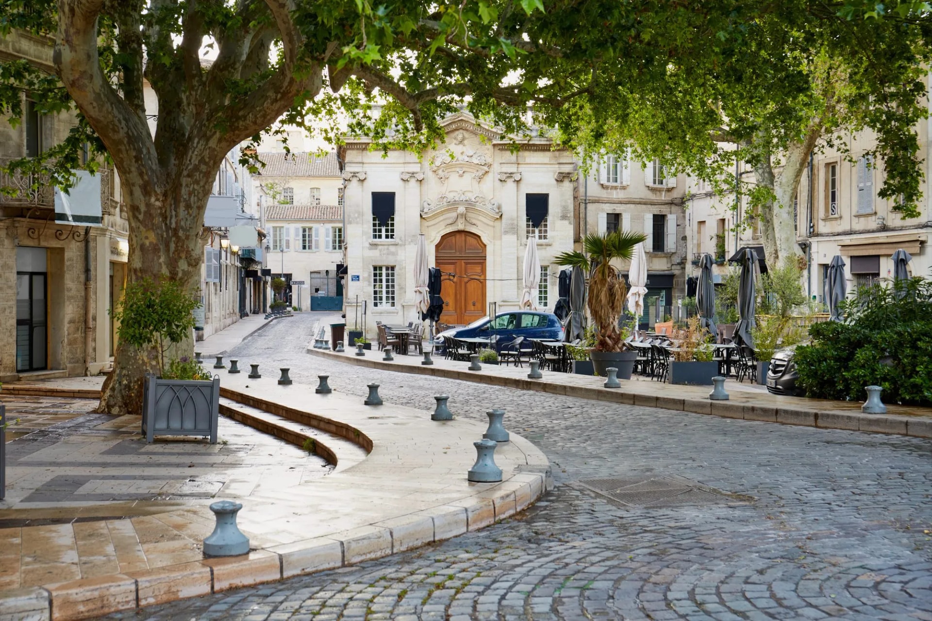 Avignon statues, France