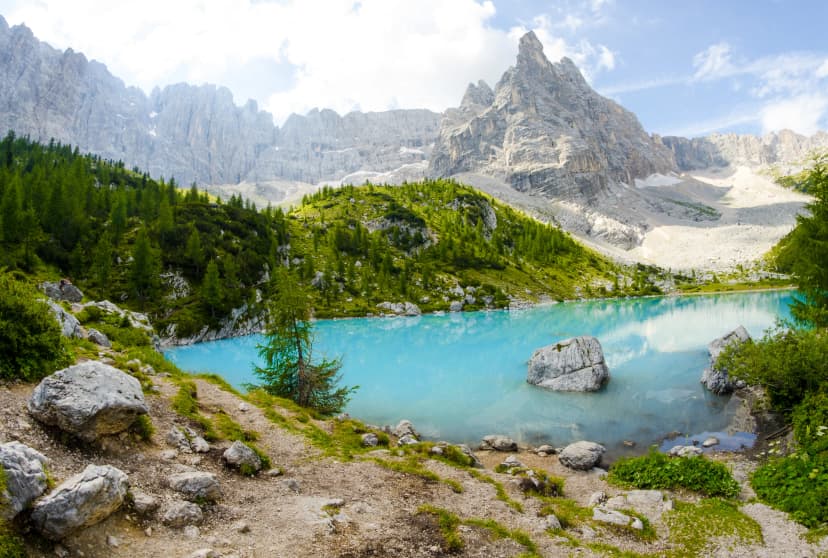 Lake of Sorapis - Wonderful blue colors of water
