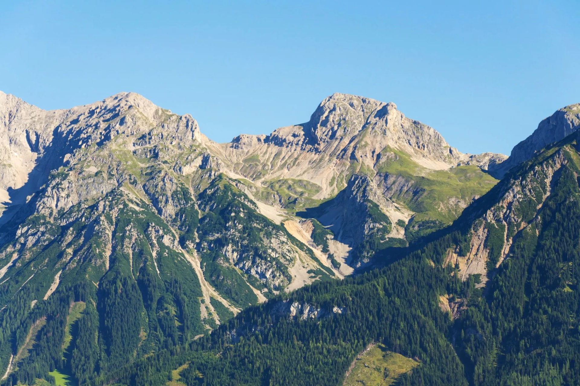 Mountain cabin Guttenberghaus between Eselstein and Sinabell in Dachstein mountains