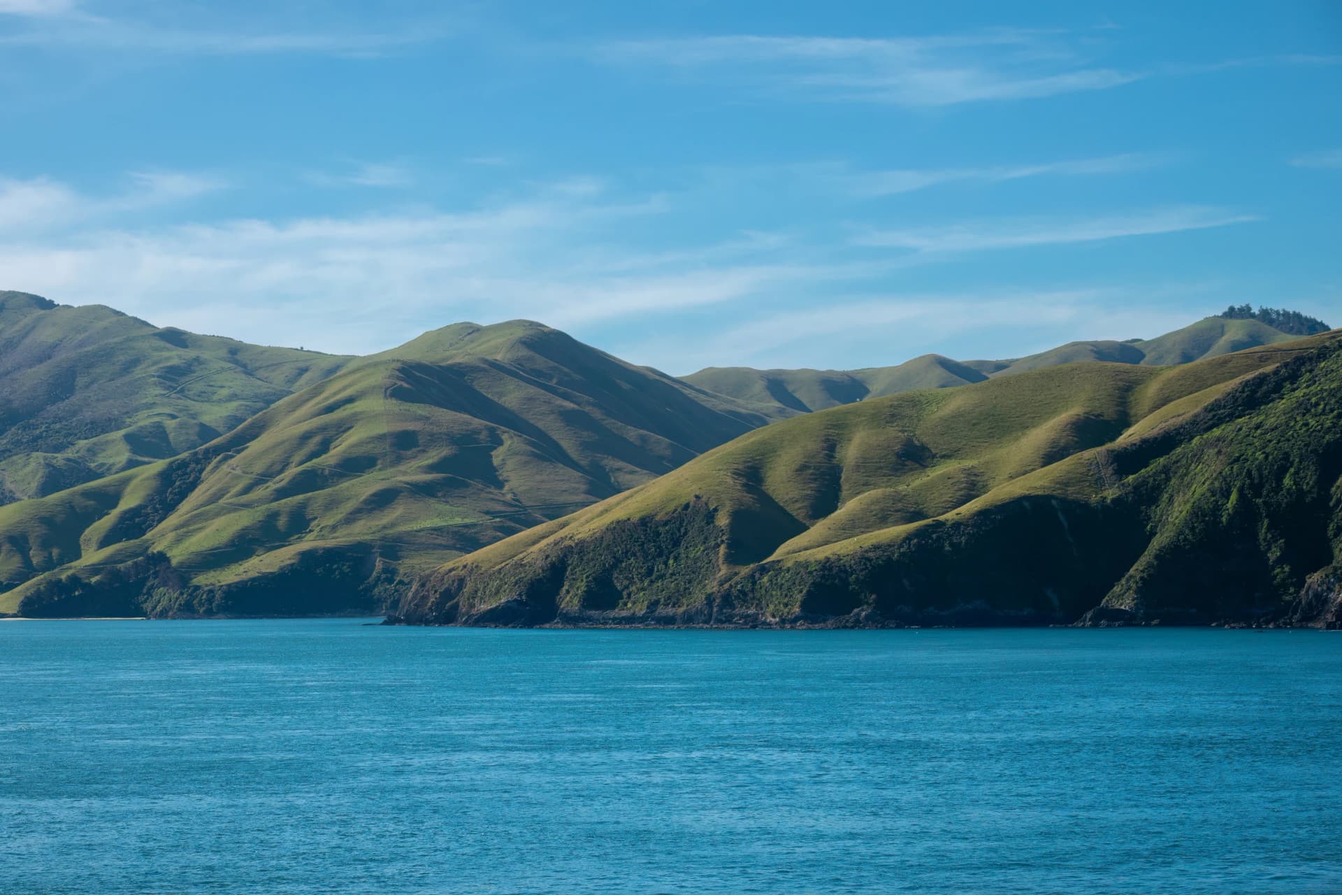 Gorgeous landscapes along the Queen Charlotte Sound (Totaranui), the easternmost of the Marlborough sounds, in New Zealand's South Island.