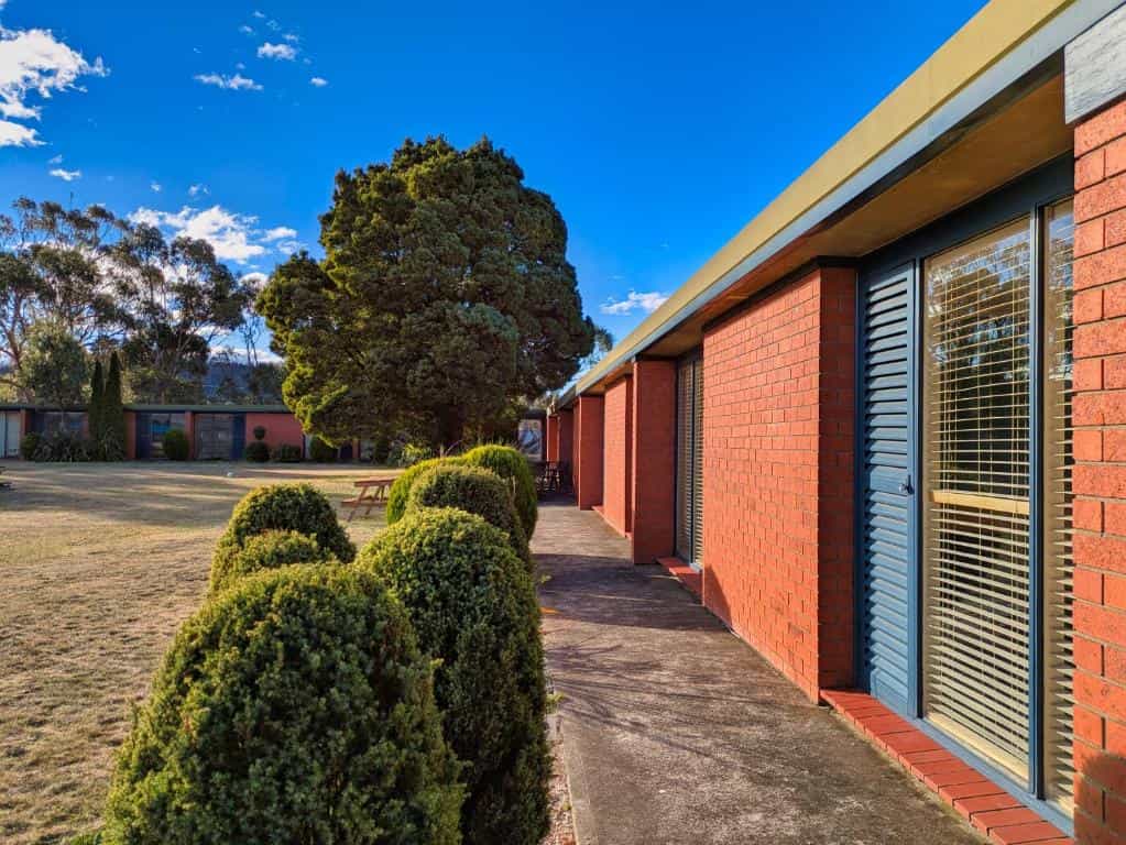 Tandara Motor Inn units, Triabunna