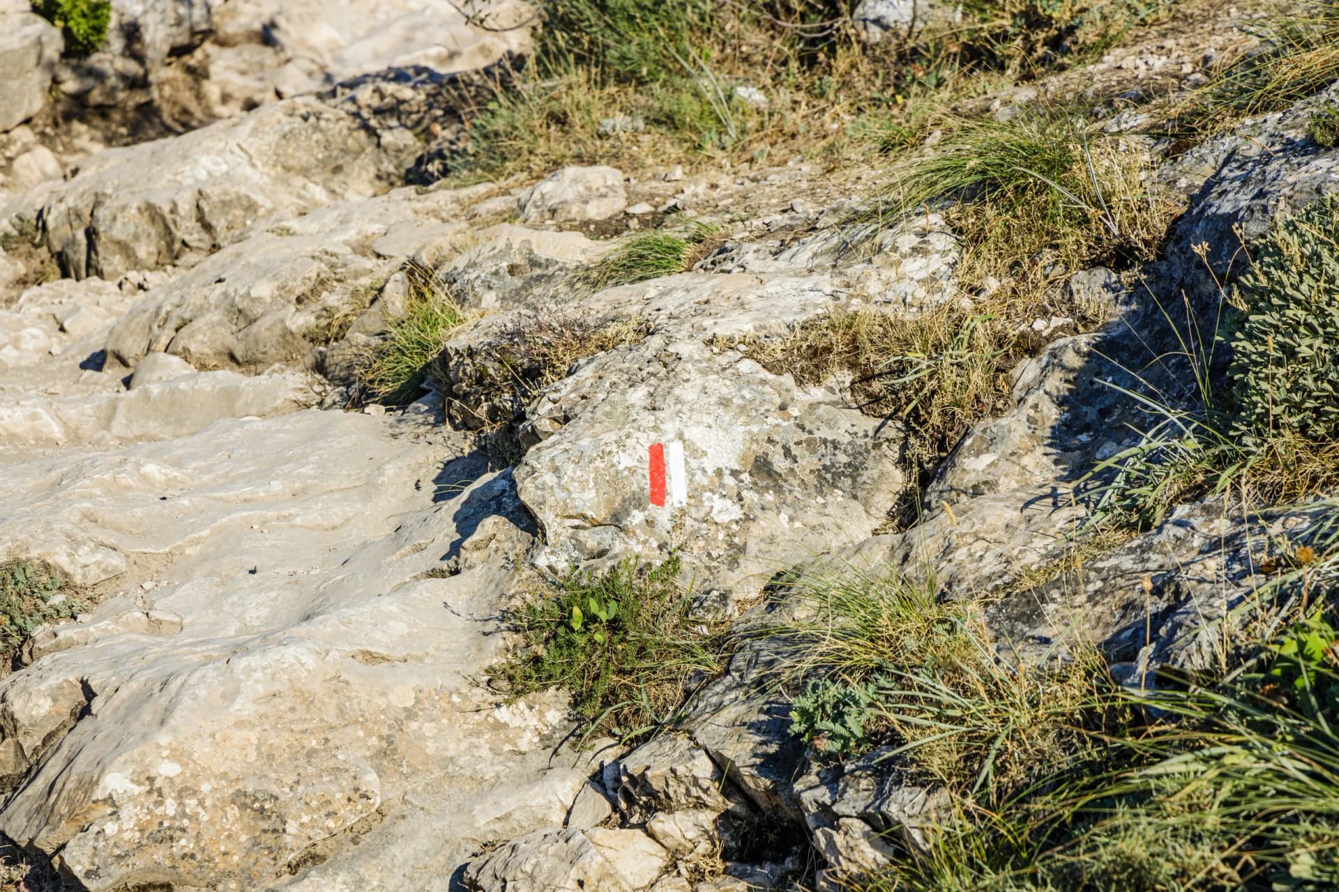 Red and white markers of the GR path that mark out the traditional french hiking trails on the Montagne Sainte-Victoire trail