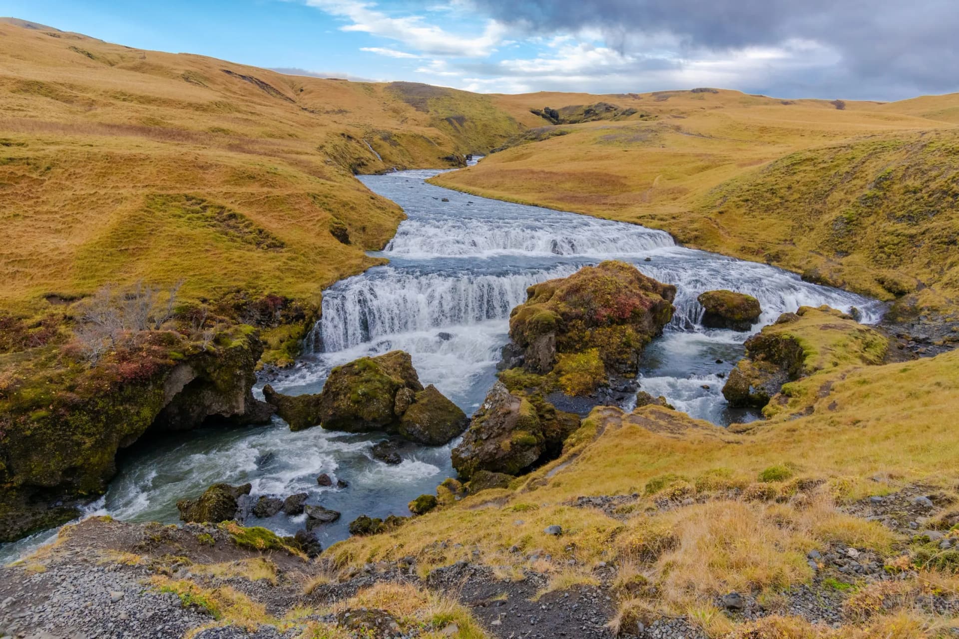 the Fimmvorduhals Trailhead
to the canyon at Skogafoss waterfall on Iceland